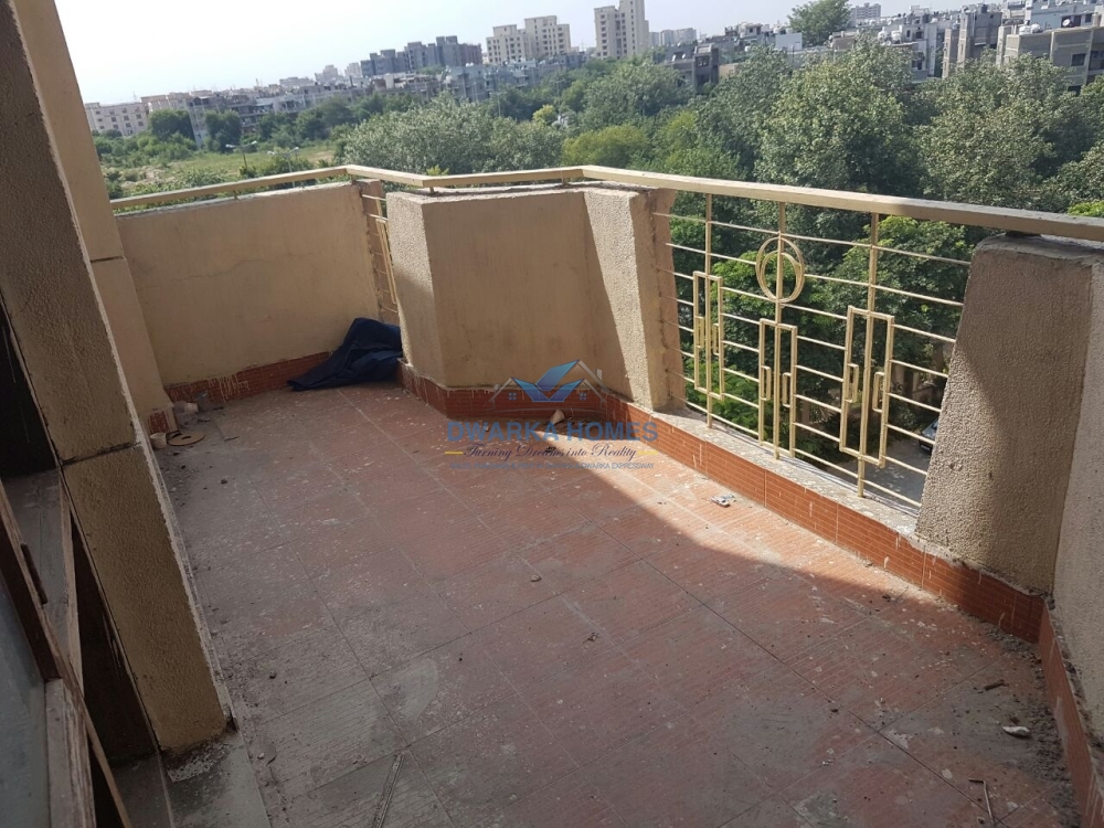 4 Bedrooms ,3 Bathrooms, 3 Balconies with Store Room Flat available for sale in Badhwar Apartment Se